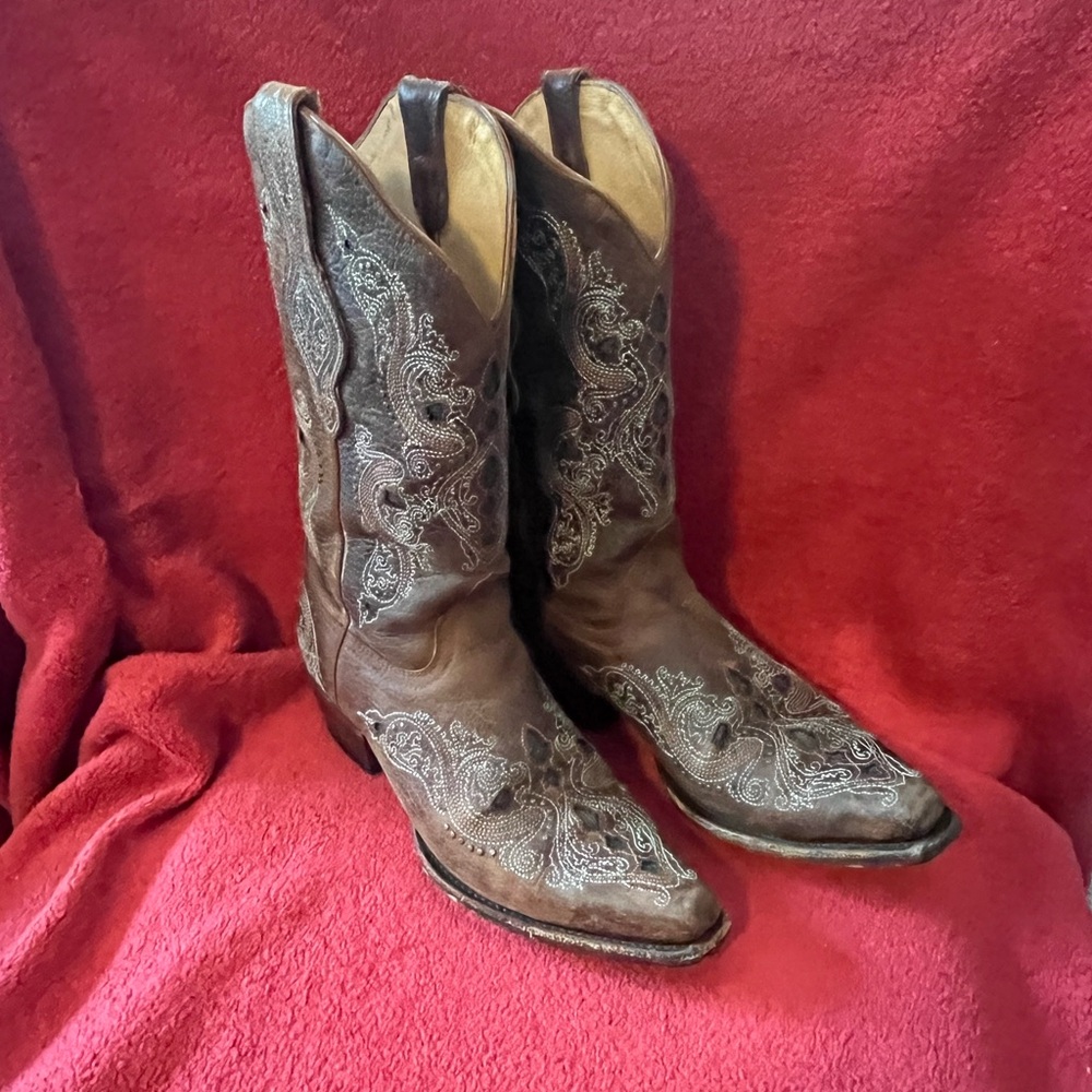 👠Shyanne Brown Embroidered Cowboy Boots